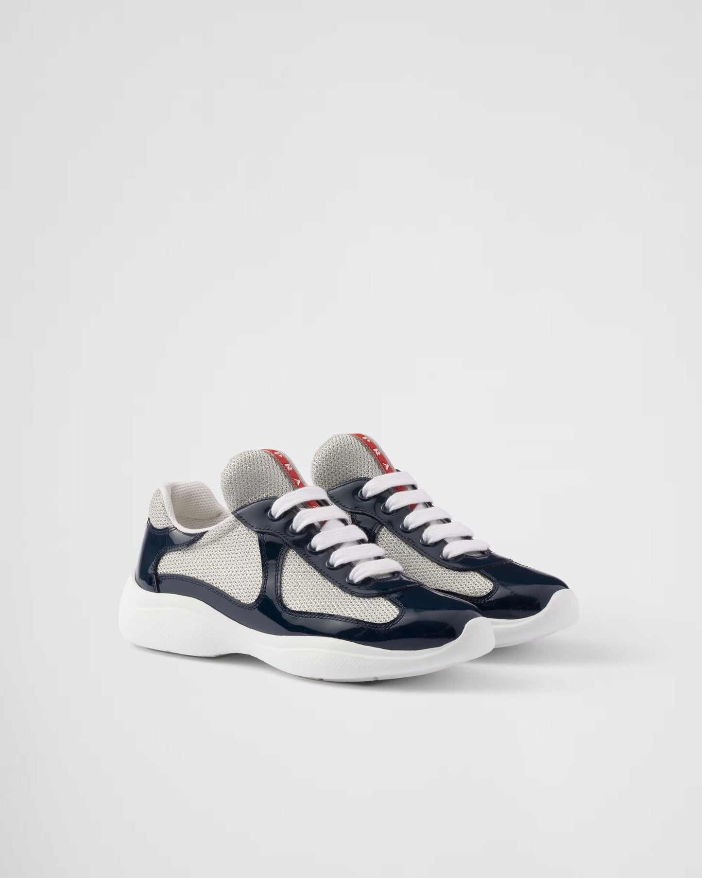 Cups sneakers