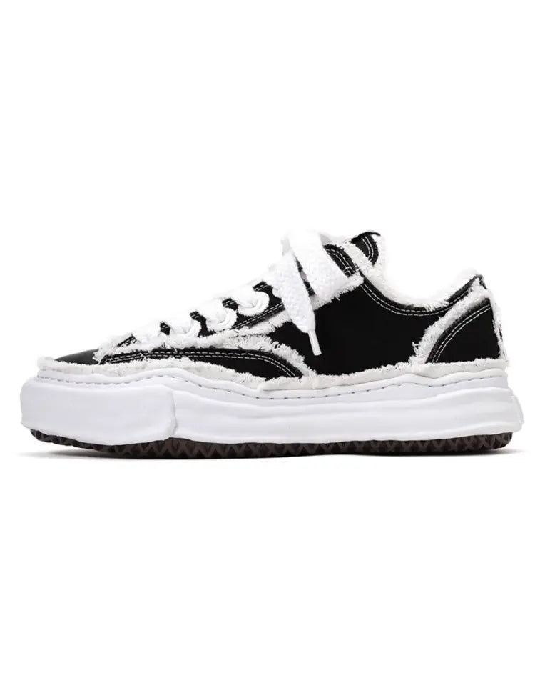 “Flared Peterson” low-top sneakers
