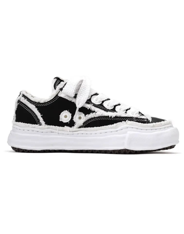 “Flared Peterson” low-top sneakers