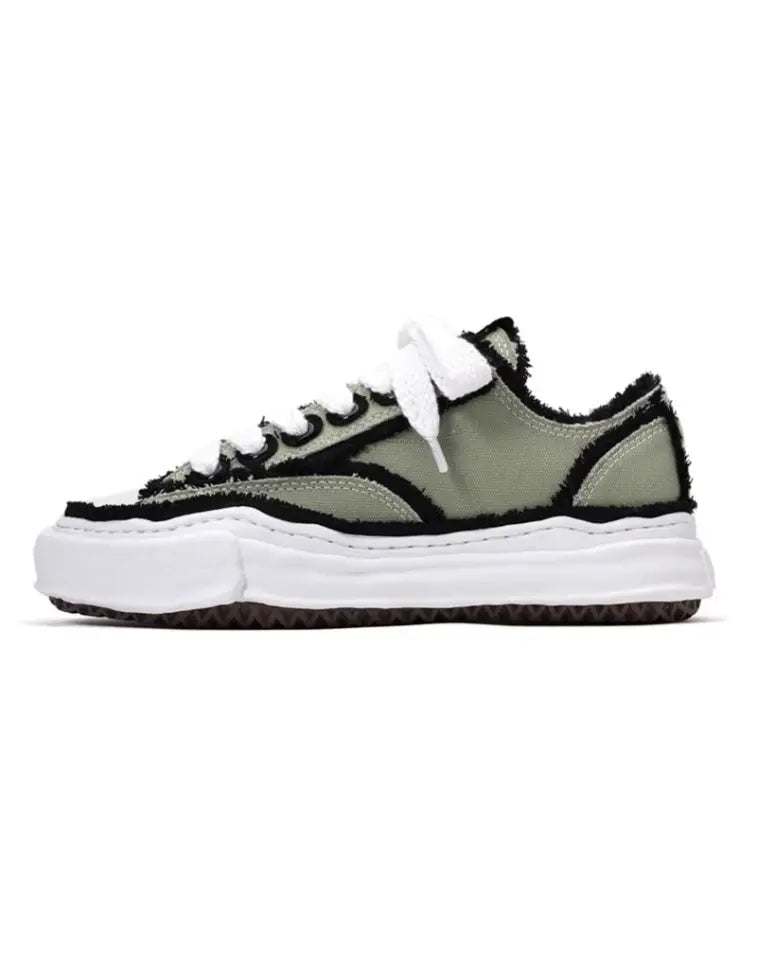 “Flared Peterson” low-top sneakers