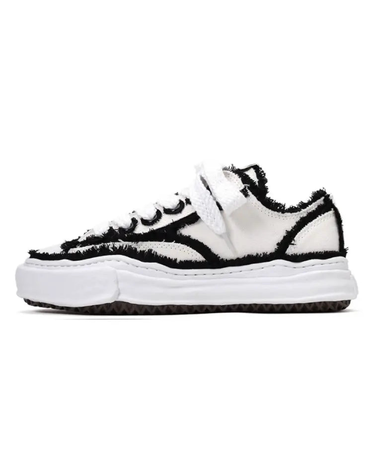 “Flared Peterson” low-top sneakers