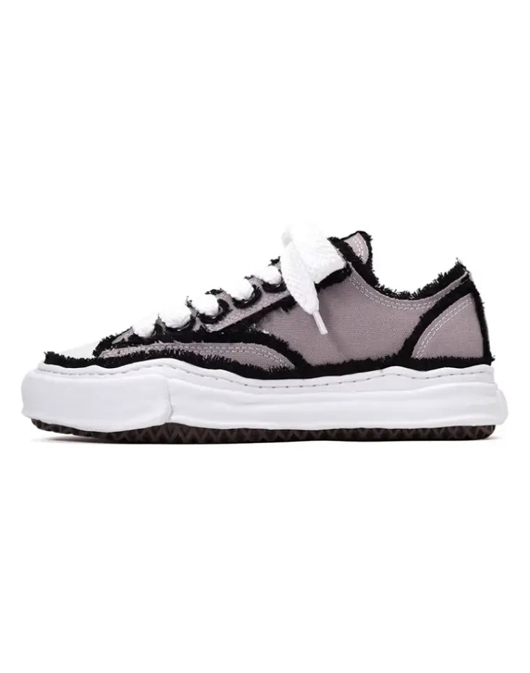 “Flared Peterson” low-top sneakers