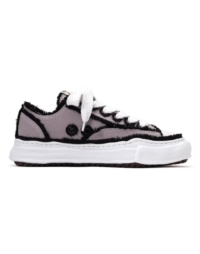 “Flared Peterson” low-top sneakers